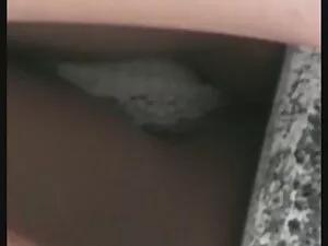 شخص هیجان زده licks  ...