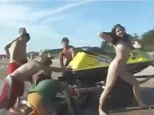 دختر خجالتی جرعه جرع ...