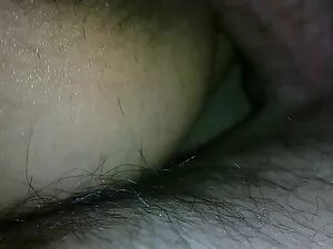 او شروع به لیسیدن لب ...