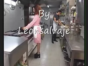 دختر نوجوان مهم بازی ...